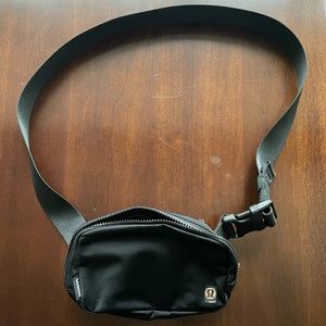Lululemon Black Everywhere Belt Bag 1L